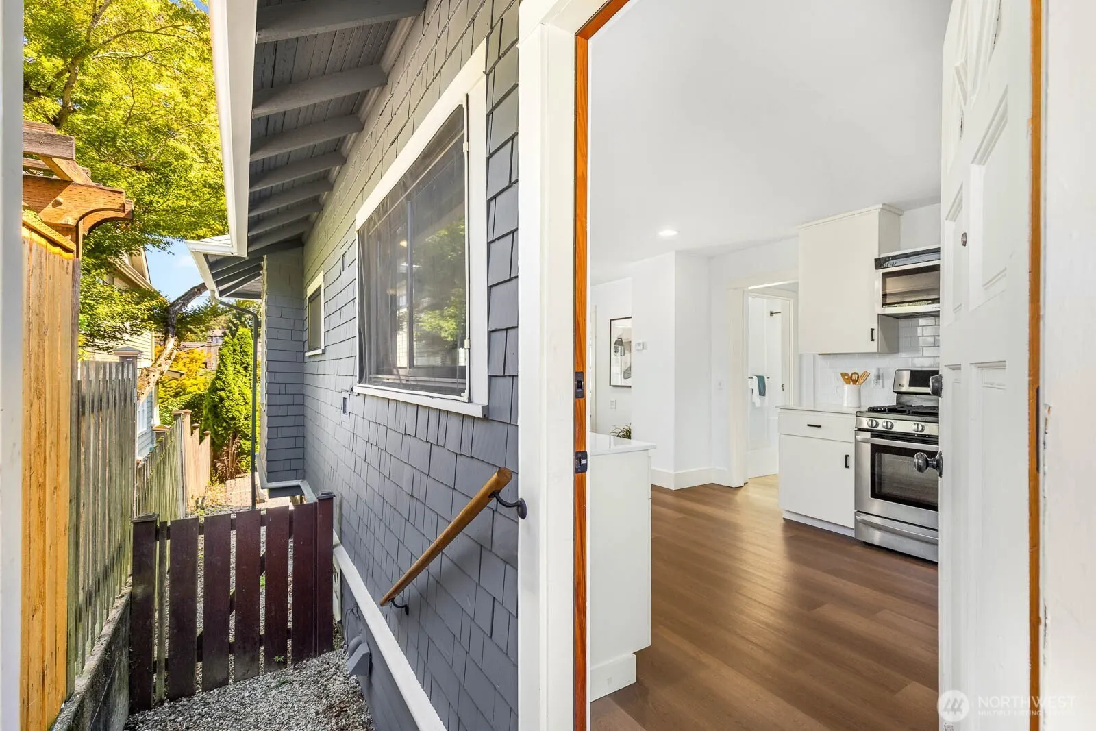 2423 3rd Avenue W, Seattle, WA 98119