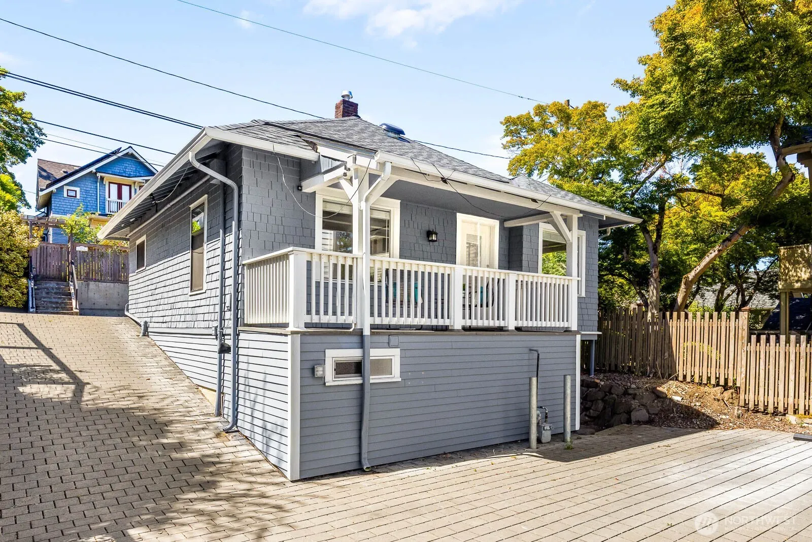 2423 3rd Avenue W, Seattle, WA 98119