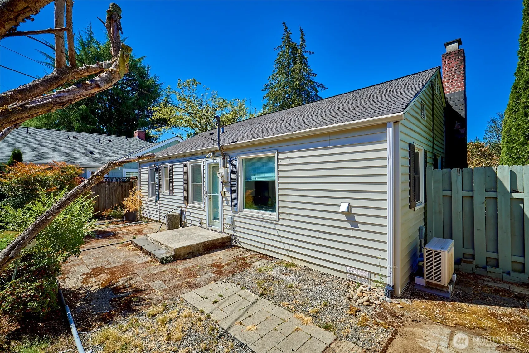 5806 56th Avenue NE, Seattle, WA 98105