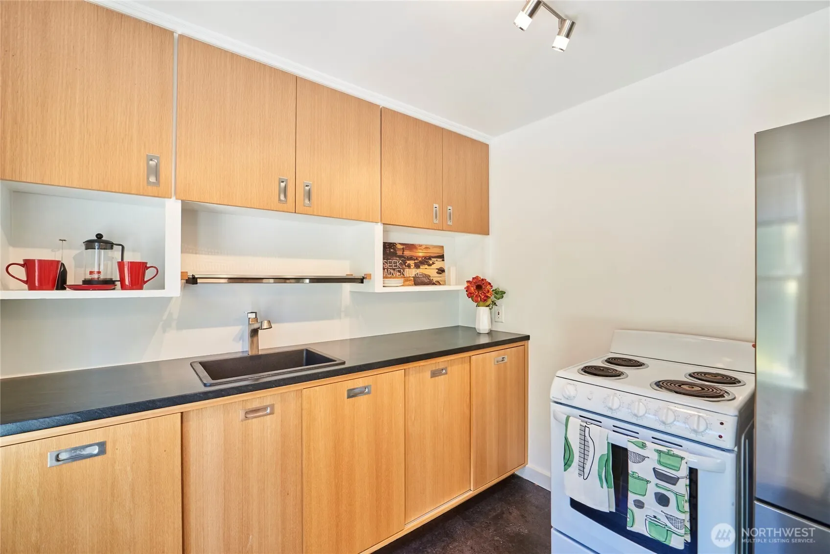 5806 56th Avenue NE, Seattle, WA 98105