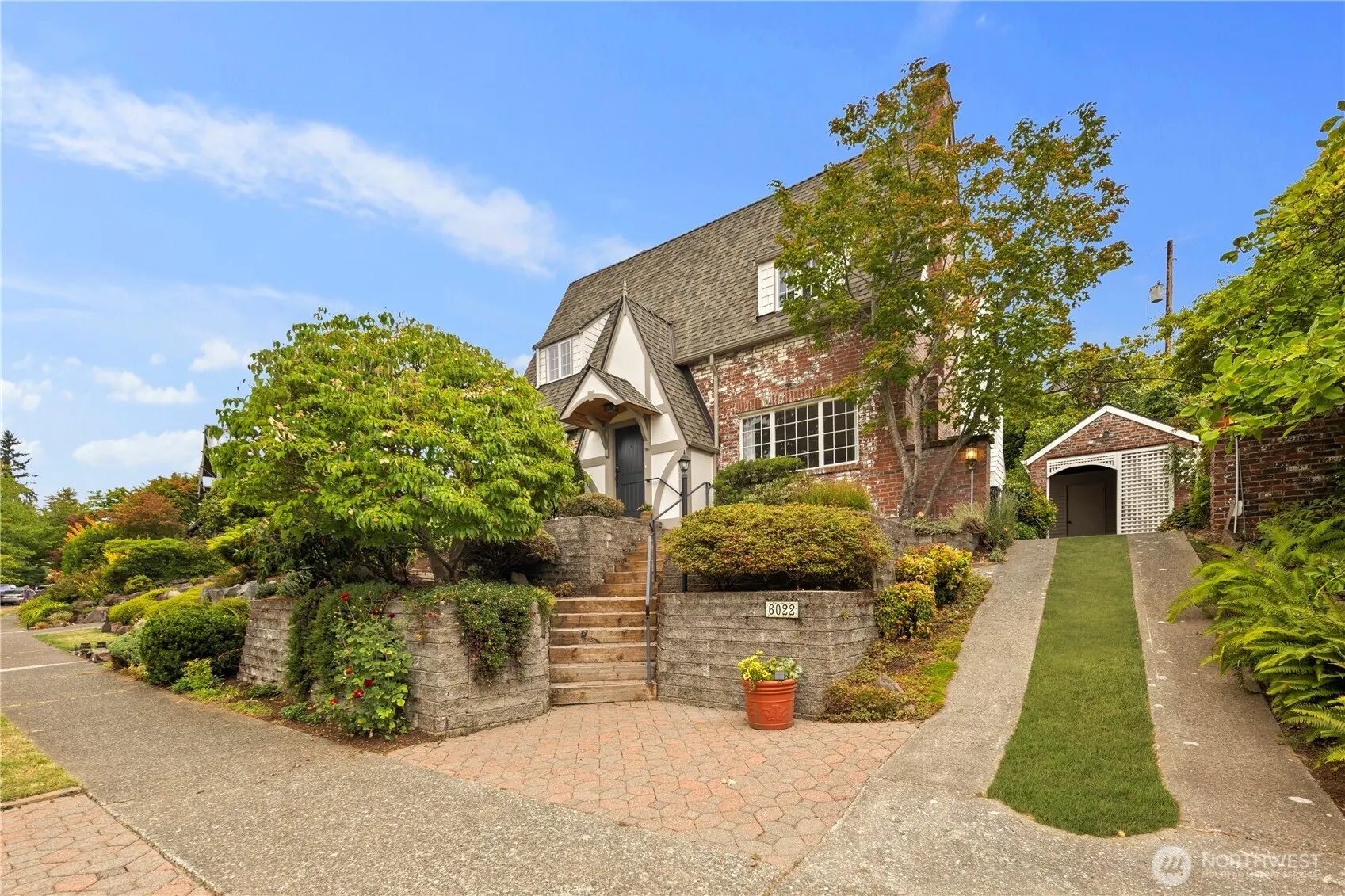 6022 Vassar Avenue NE, Seattle, WA 98115-7623