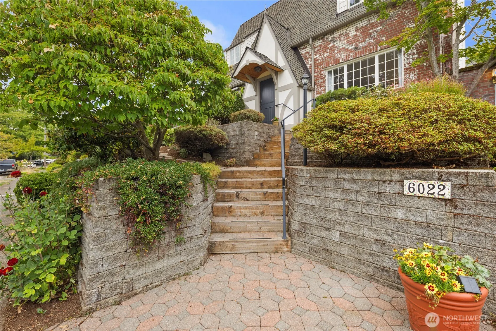 6022 Vassar Avenue NE, Seattle, WA 98115-7623