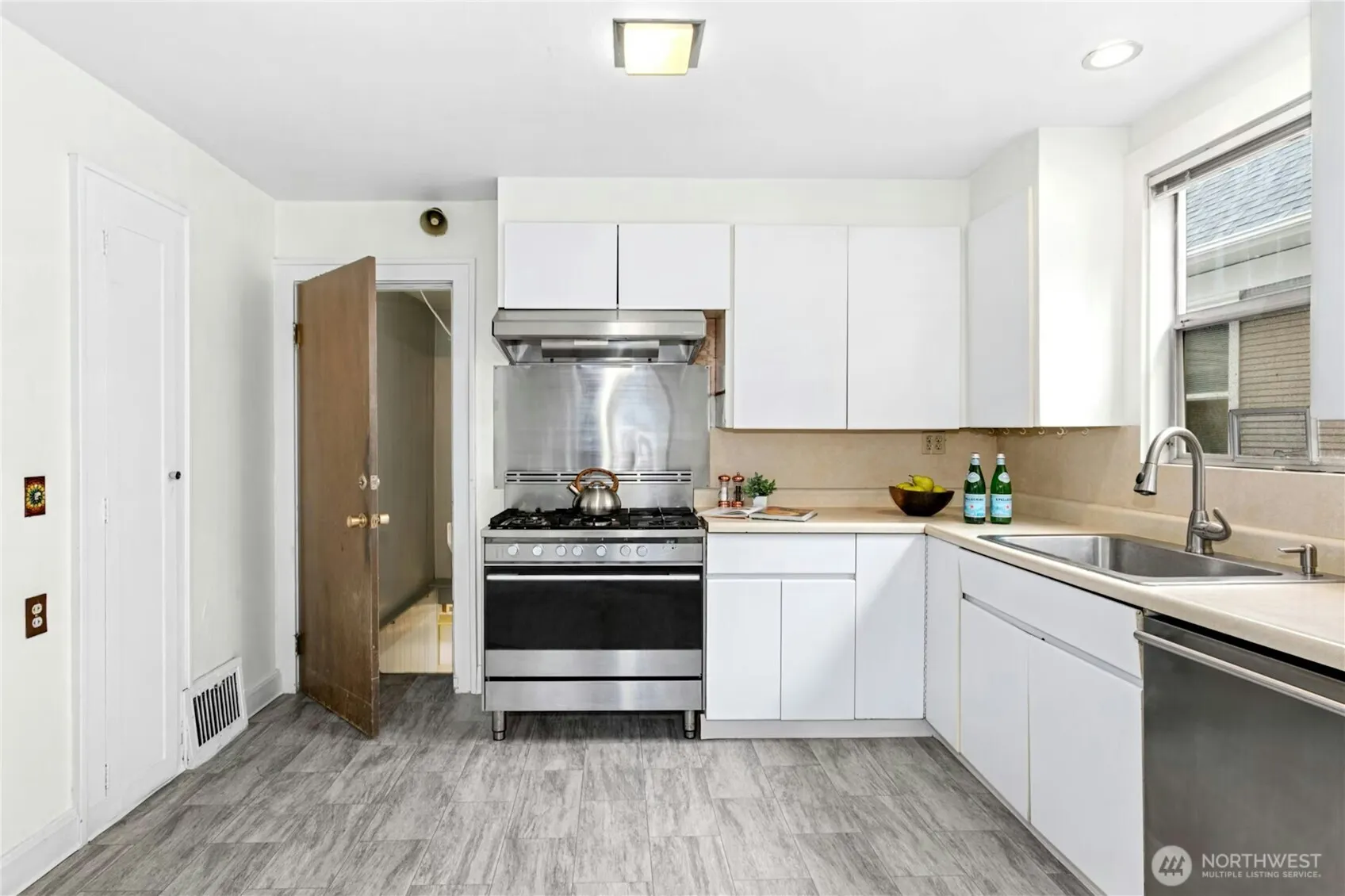 1009 NE 70th Street , Seattle, WA 98115