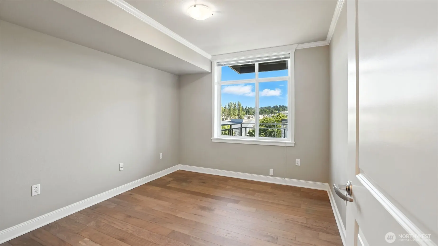 211 Kirkland Avenue #406, Kirkland, WA 98033