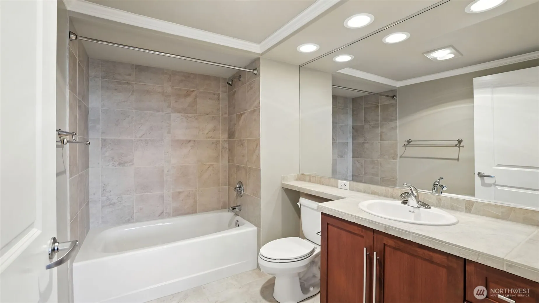 211 Kirkland Avenue #406, Kirkland, WA 98033