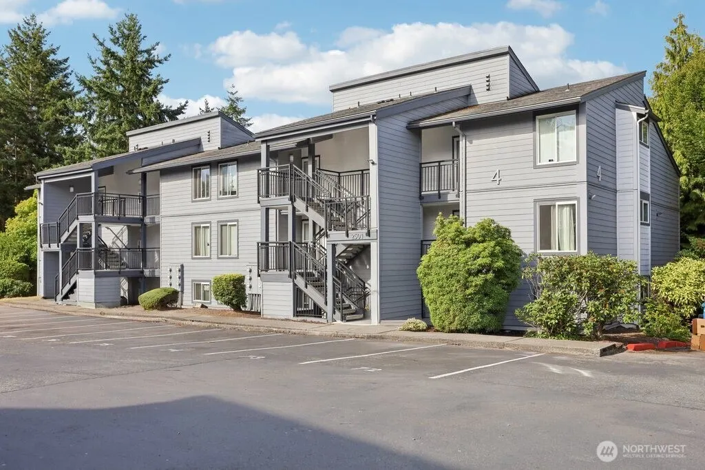2503 NE 4th Street #424, Renton, WA 98056-4062