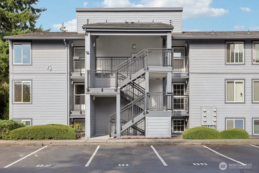 2503 NE 4th Street #424, Renton, WA 98056-4062