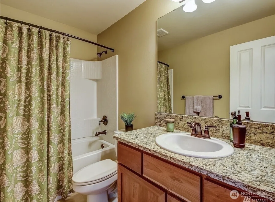4601 NE 3rd Court #B4, Renton, WA 98059
