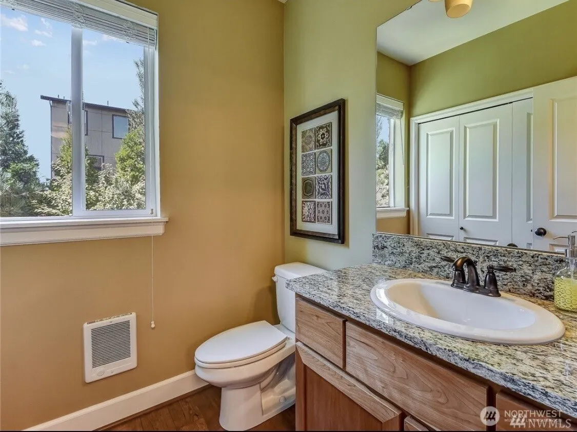 4601 NE 3rd Court #B4, Renton, WA 98059