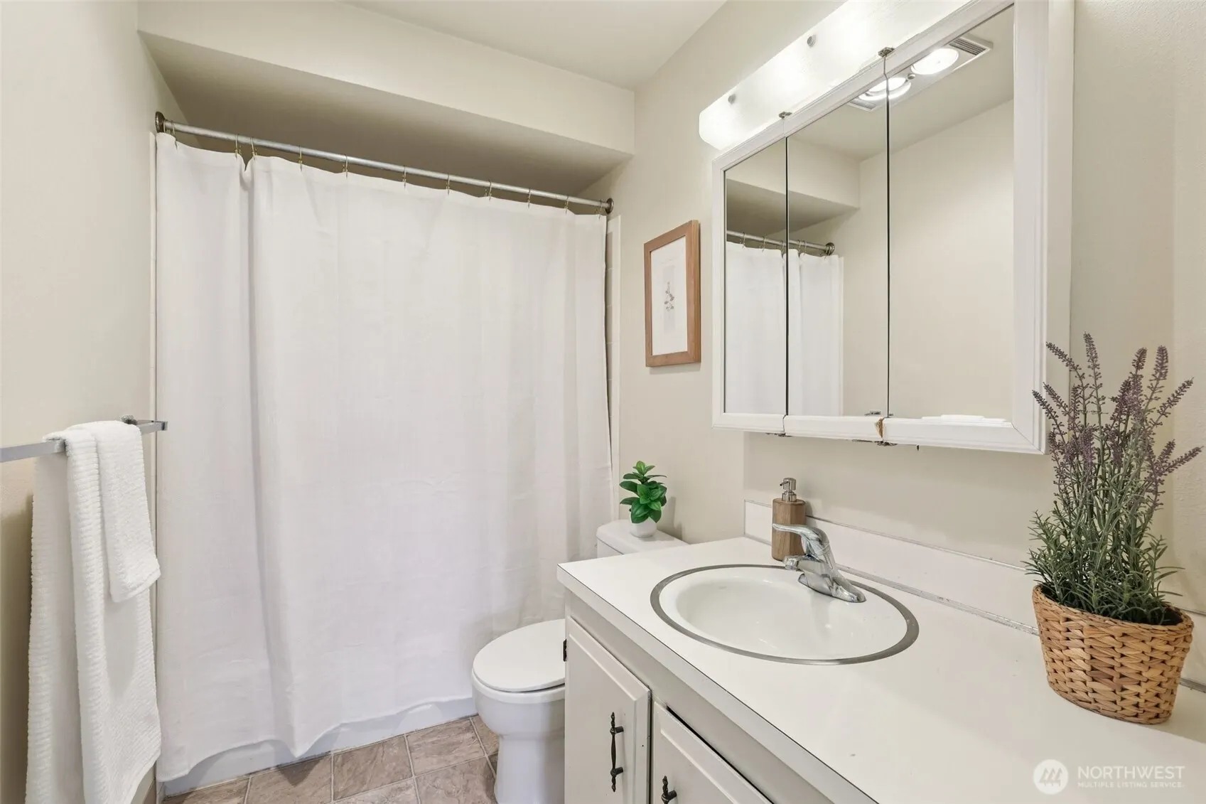 7064 35th Avenue NE #23, Seattle, WA 98115