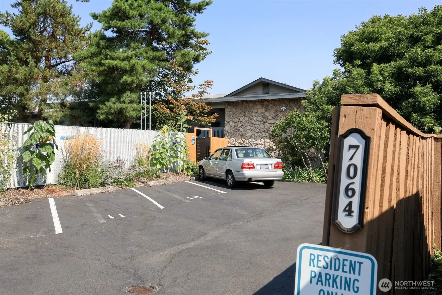 7064 35th Avenue NE #23, Seattle, WA 98115