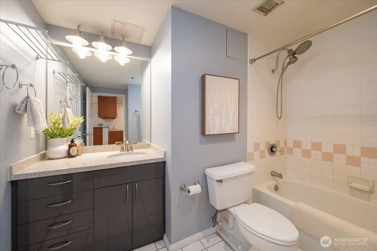 2600 2nd #308, Seattle, WA 98121