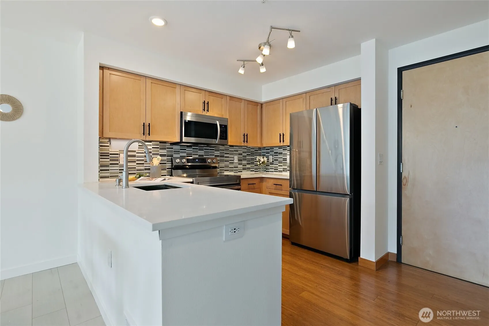 827 Hiawatha Place S #402, Seattle, WA 98144