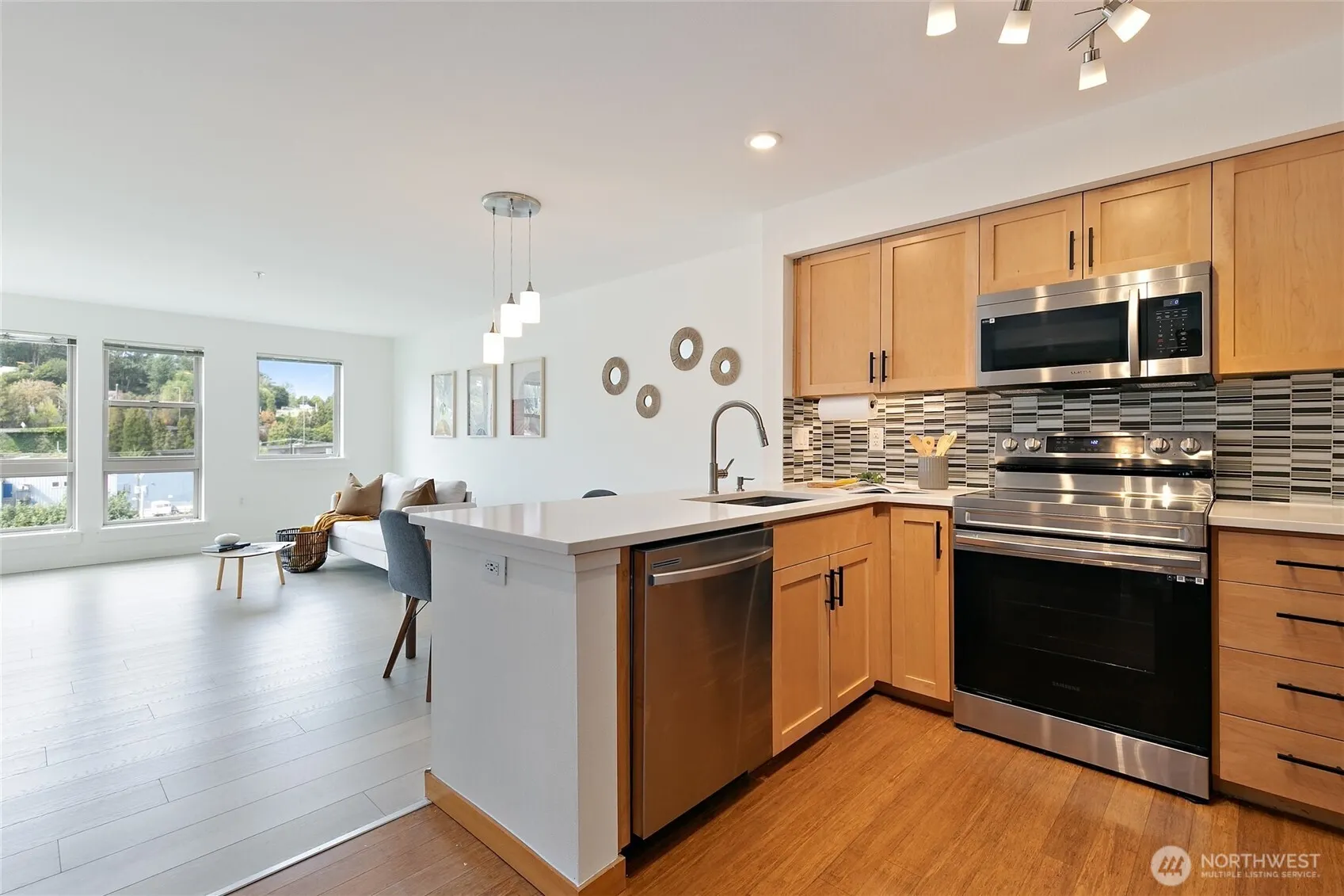827 Hiawatha Place S #402, Seattle, WA 98144