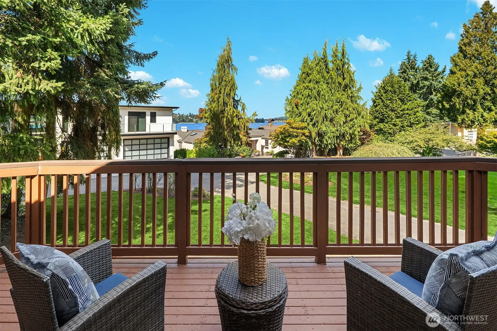 4740 Lakehurst Lane SE, Bellevue, WA 98006