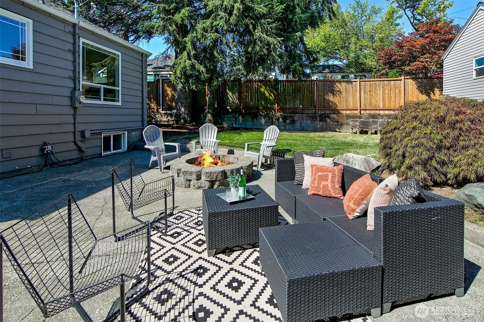 8100 Stone Avenue N, Seattle, WA 98103