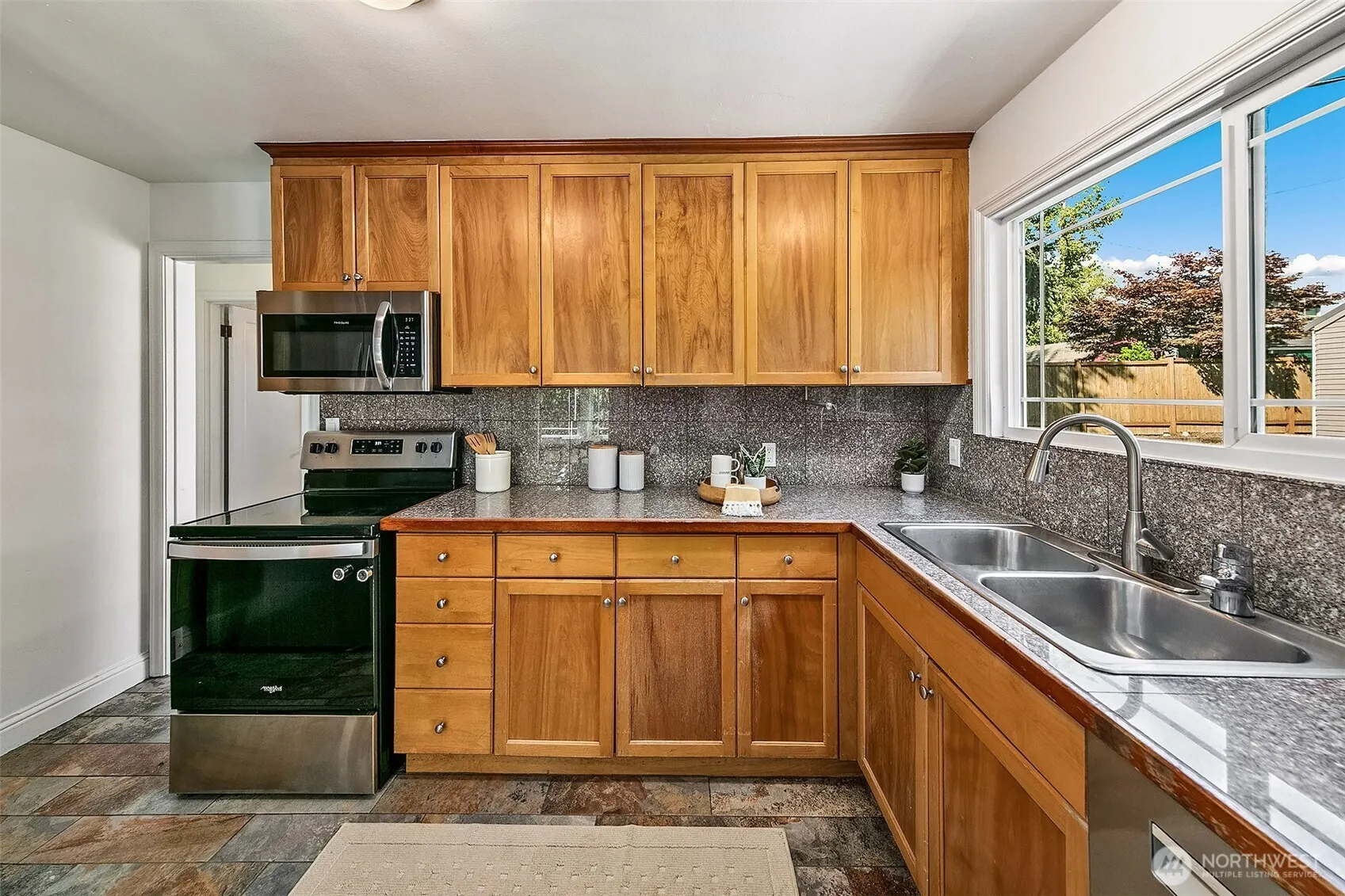 8100 Stone Avenue N, Seattle, WA 98103