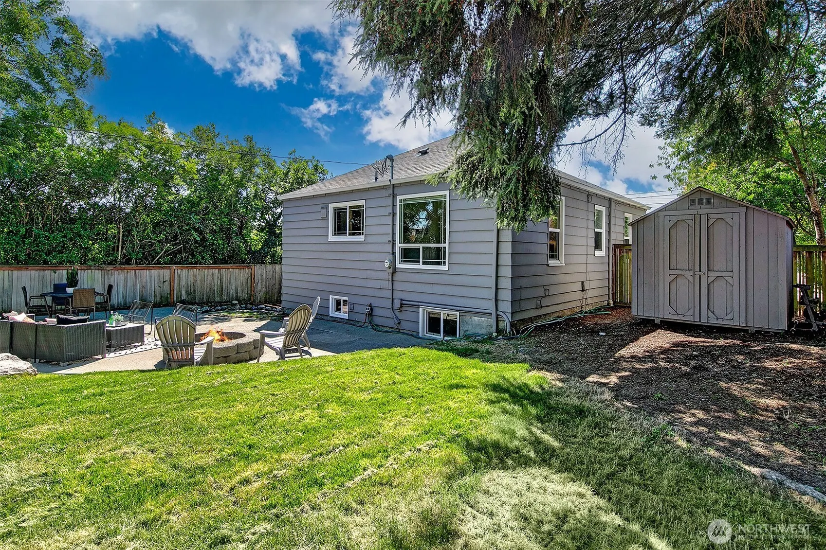 8100 Stone Avenue N, Seattle, WA 98103