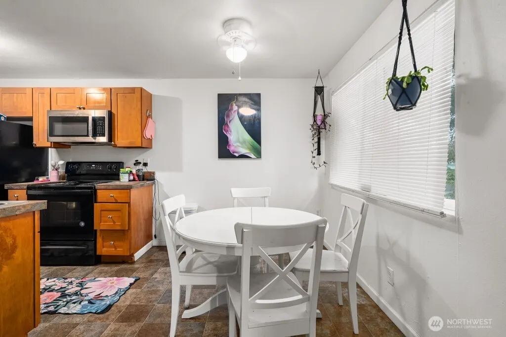 1601 Maple Lane #D1-D6, Kent, WA 98030-7465