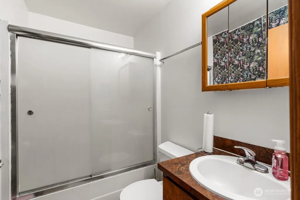 1601 Maple Lane #D1-D6, Kent, WA 98030-7465