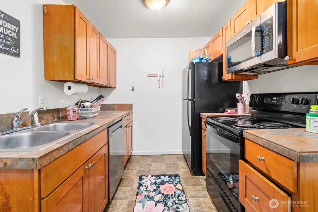 1601 Maple Lane #D1-D6, Kent, WA 98030-7465