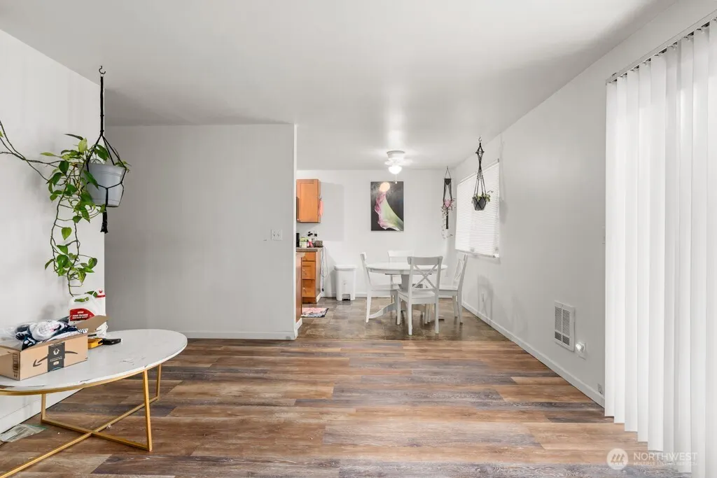 1601 Maple Lane #D1-D6, Kent, WA 98030-7465