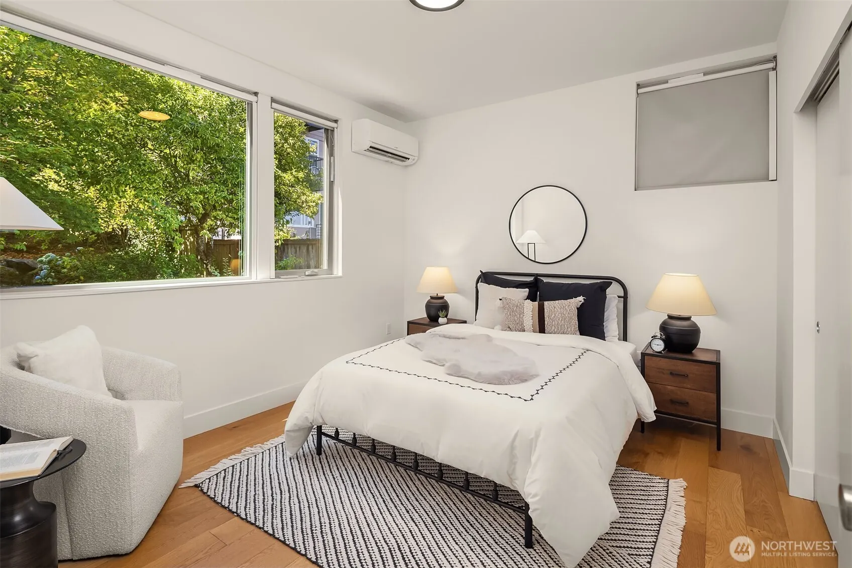 2344 W Plymouth Street #B, Seattle, WA 98199