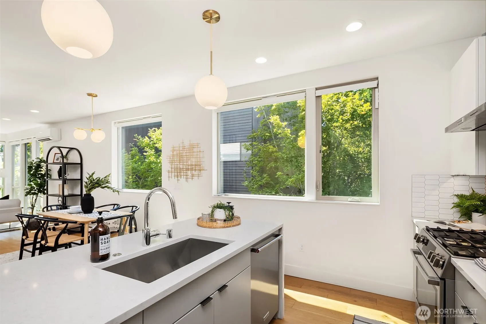 2344 W Plymouth Street #B, Seattle, WA 98199