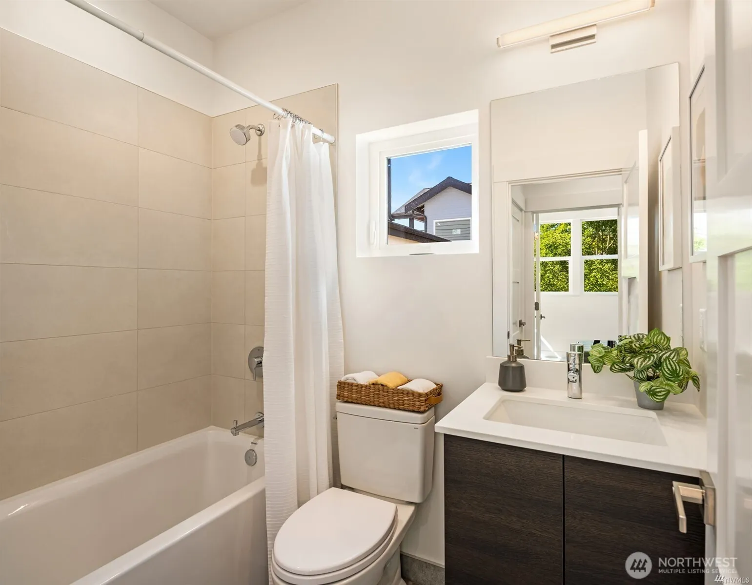 5547 S Morgan Street , Seattle, WA 98118