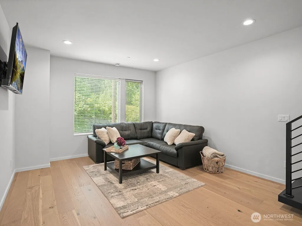 17338 Bothell Way NE #E, Bothell, WA 98011