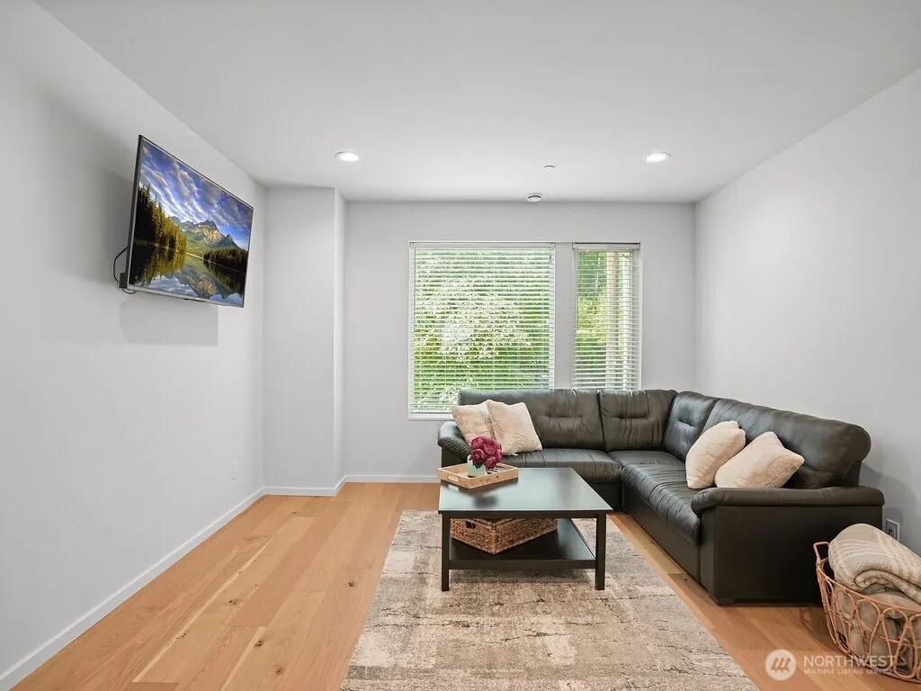 17338 Bothell Way NE #E, Bothell, WA 98011