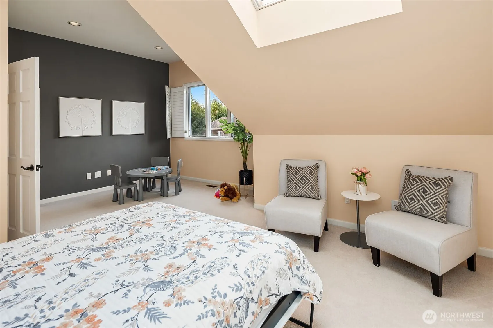 5208 Isola Place NW, Issaquah, WA 98027