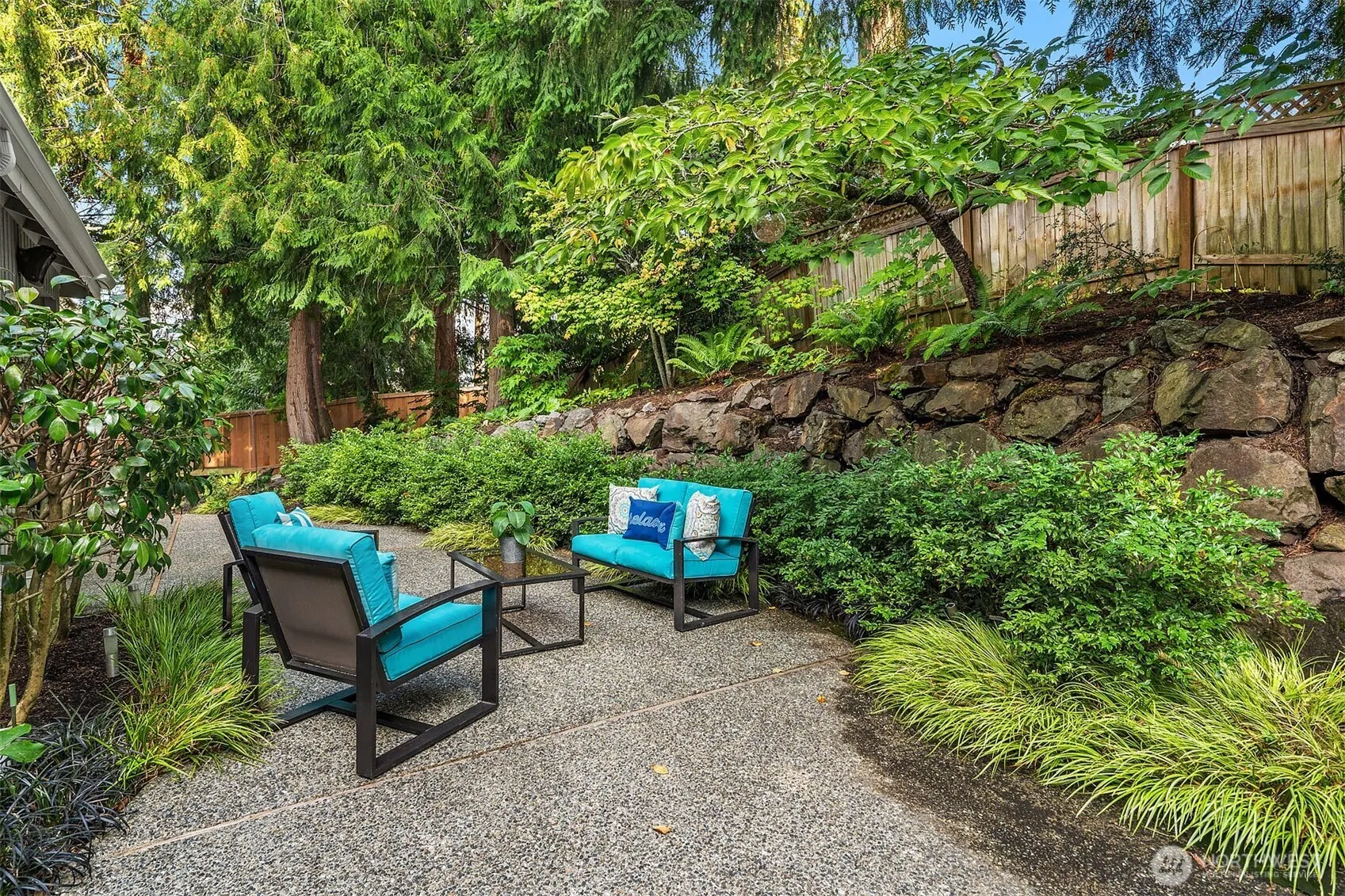 5208 Isola Place NW, Issaquah, WA 98027