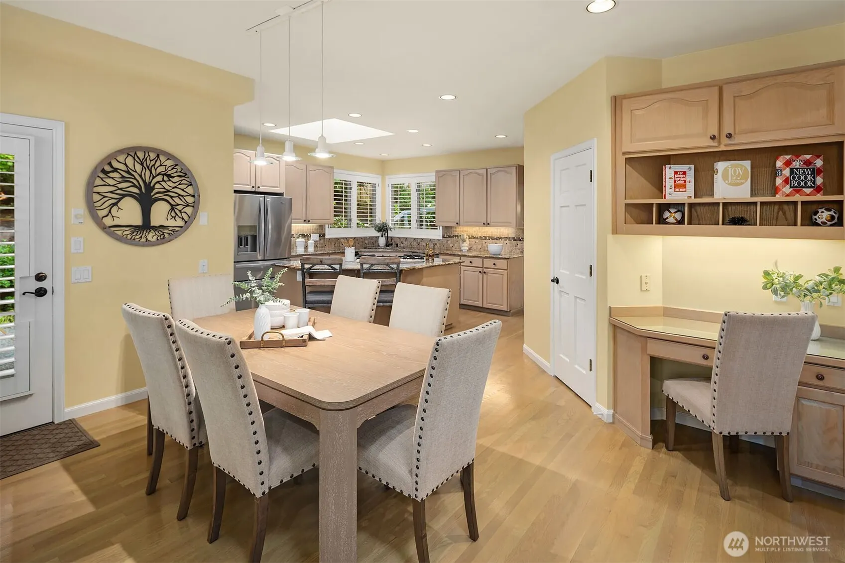 5208 Isola Place NW, Issaquah, WA 98027