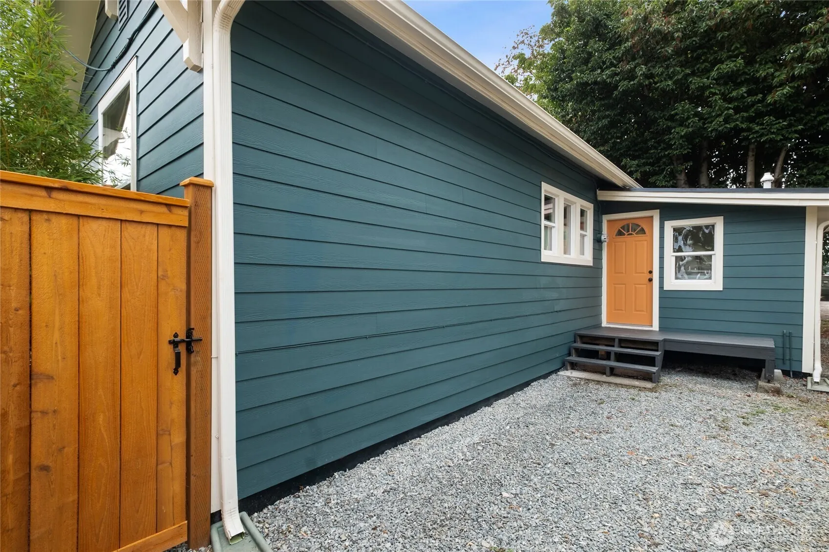 5136 S Frontenac Street , Seattle, WA 98118