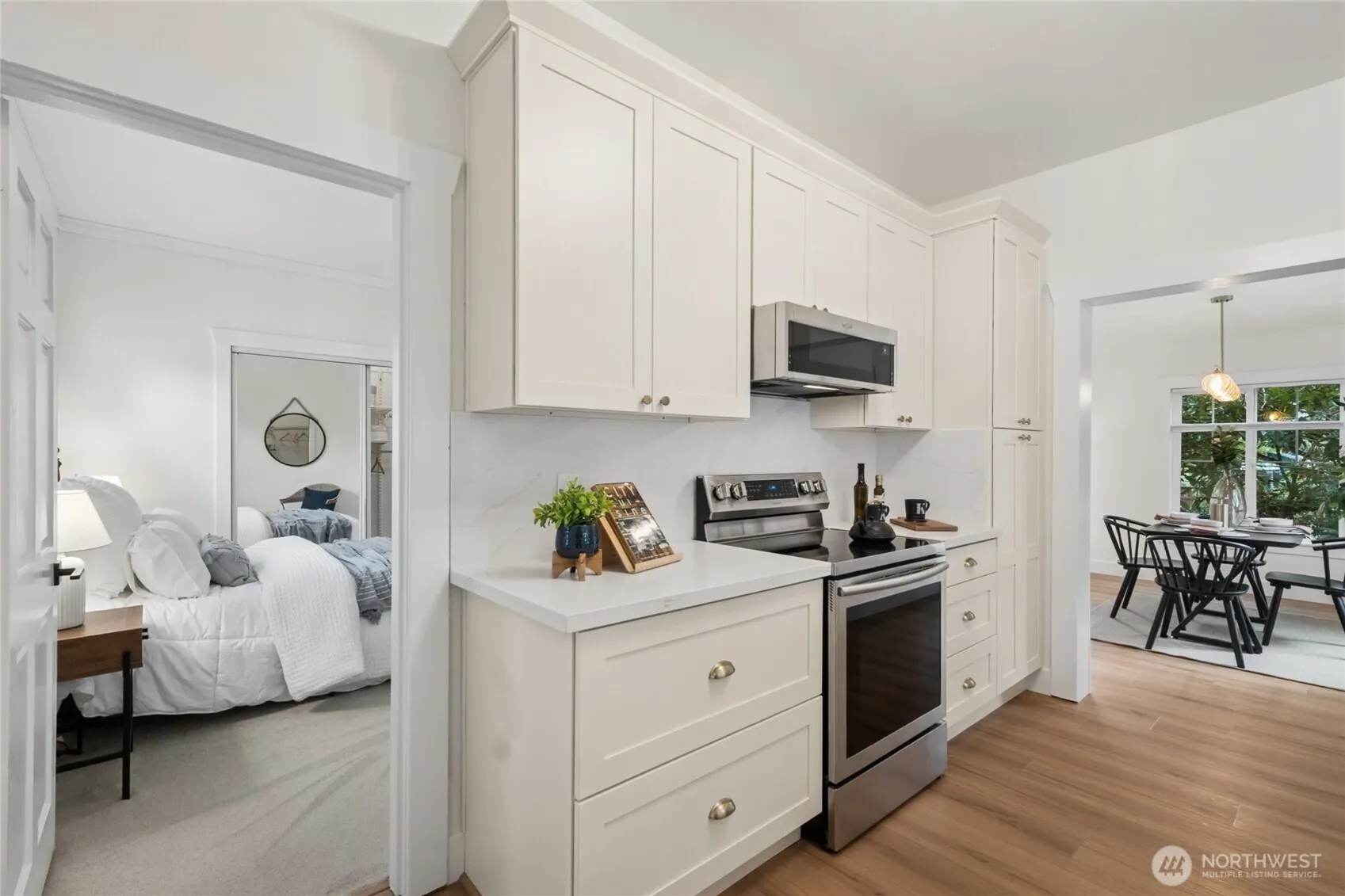 5136 S Frontenac Street , Seattle, WA 98118
