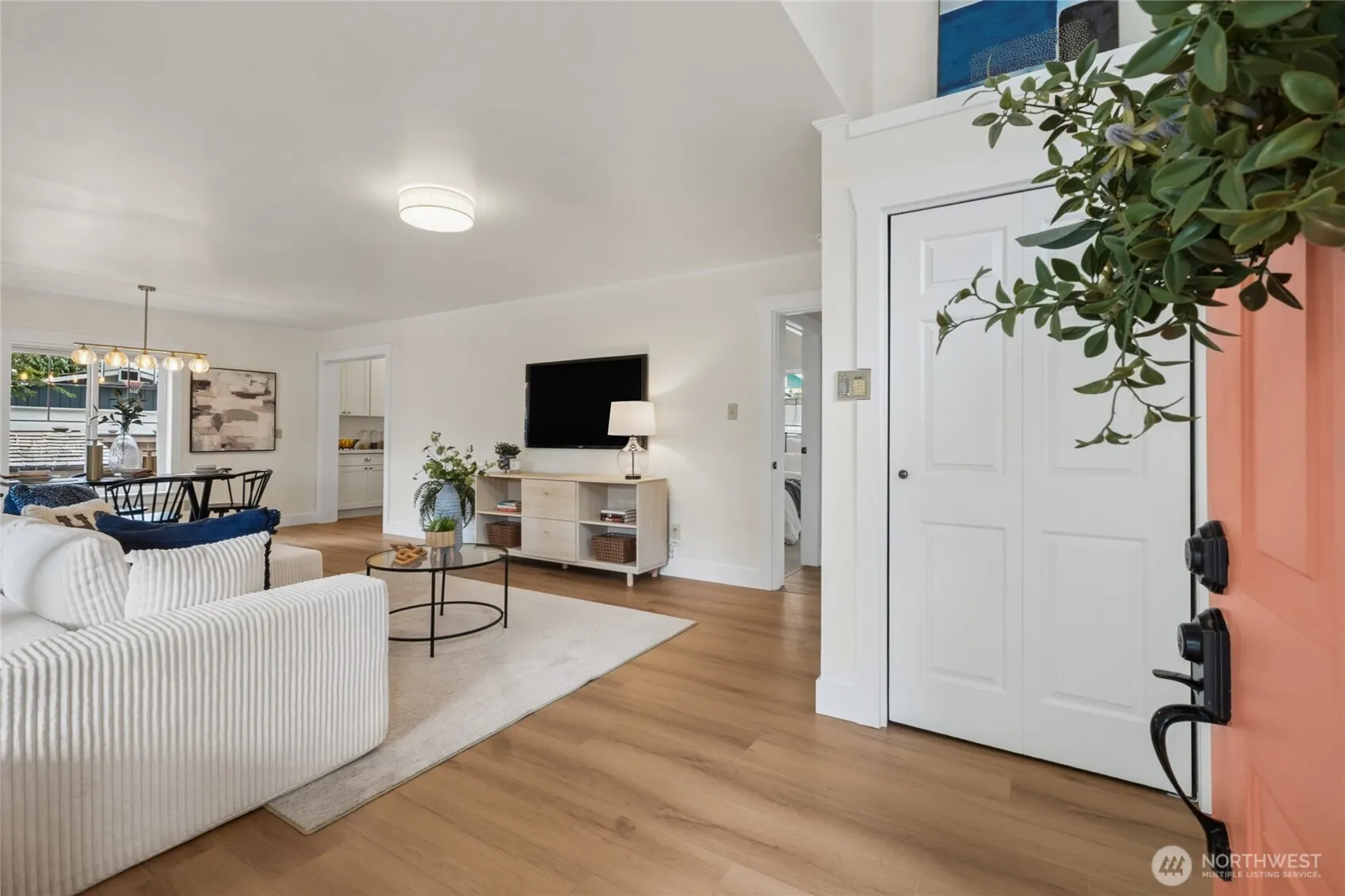 5136 S Frontenac Street , Seattle, WA 98118