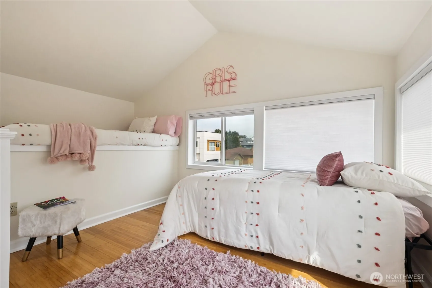 5136 S Frontenac Street , Seattle, WA 98118