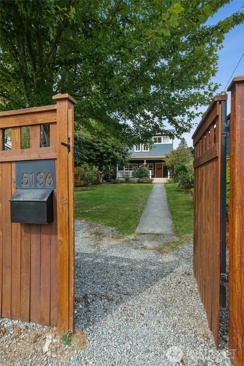 5136 S Frontenac Street , Seattle, WA 98118