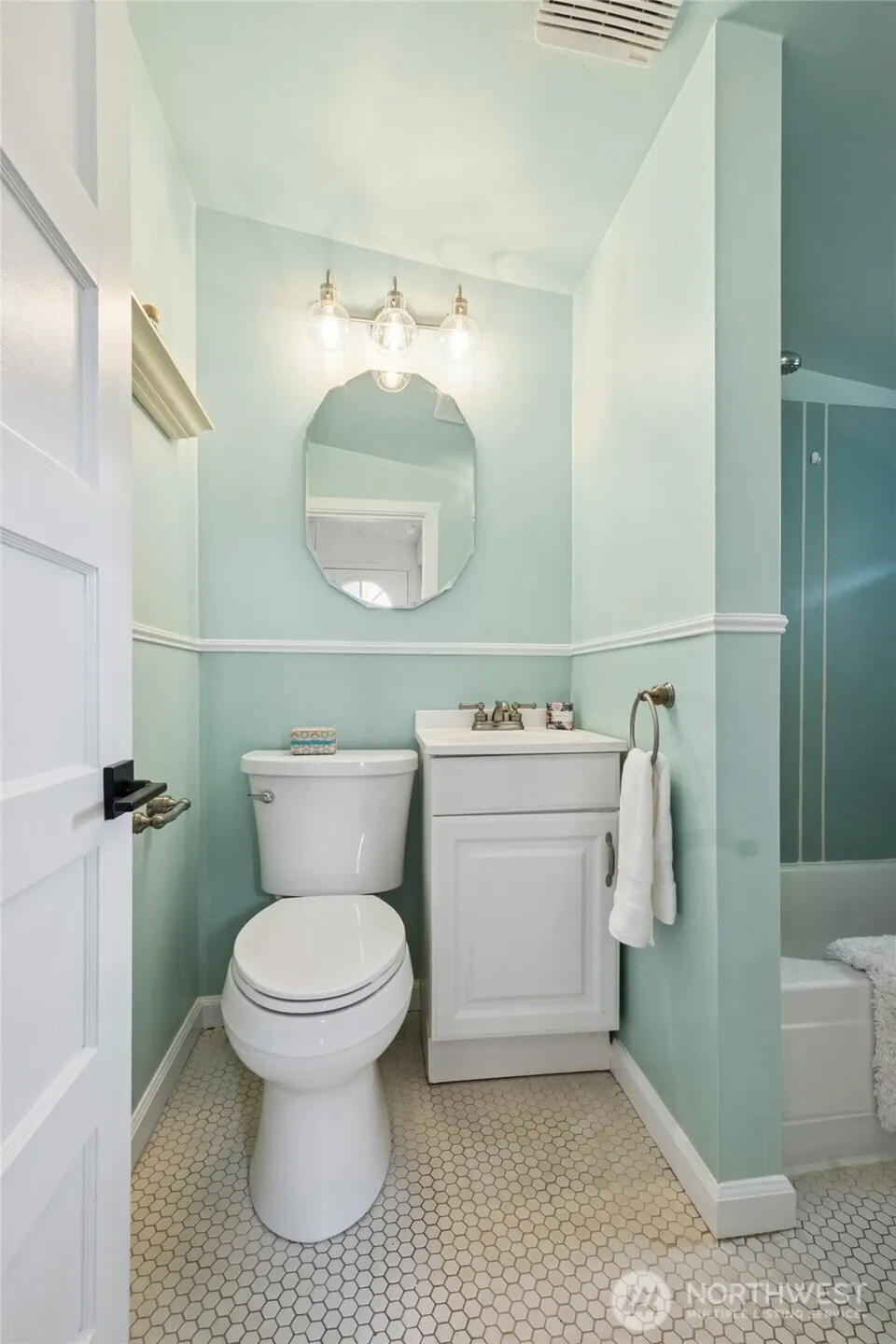 5136 S Frontenac Street , Seattle, WA 98118