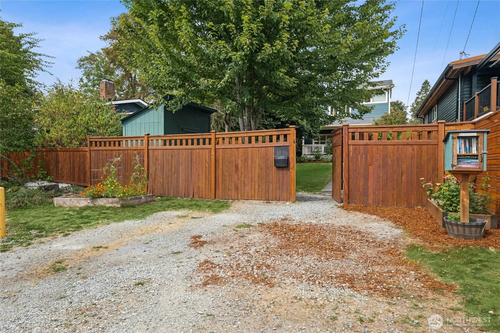 5136 S Frontenac Street , Seattle, WA 98118