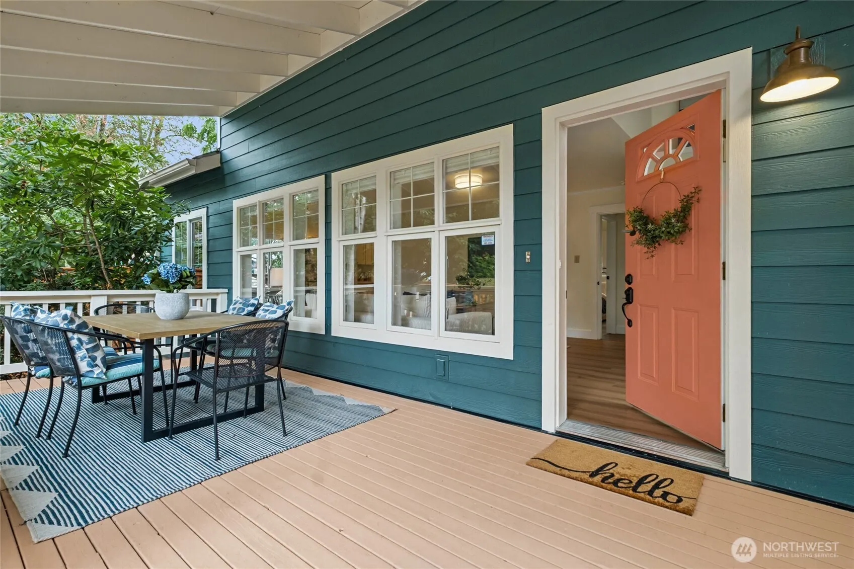 5136 S Frontenac Street , Seattle, WA 98118