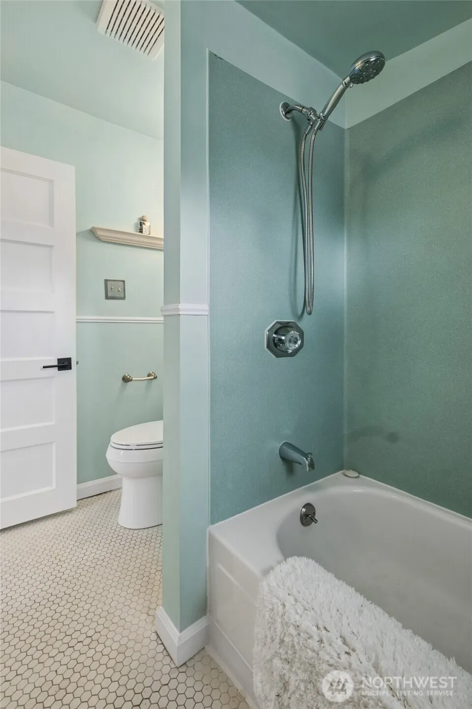 5136 S Frontenac Street , Seattle, WA 98118