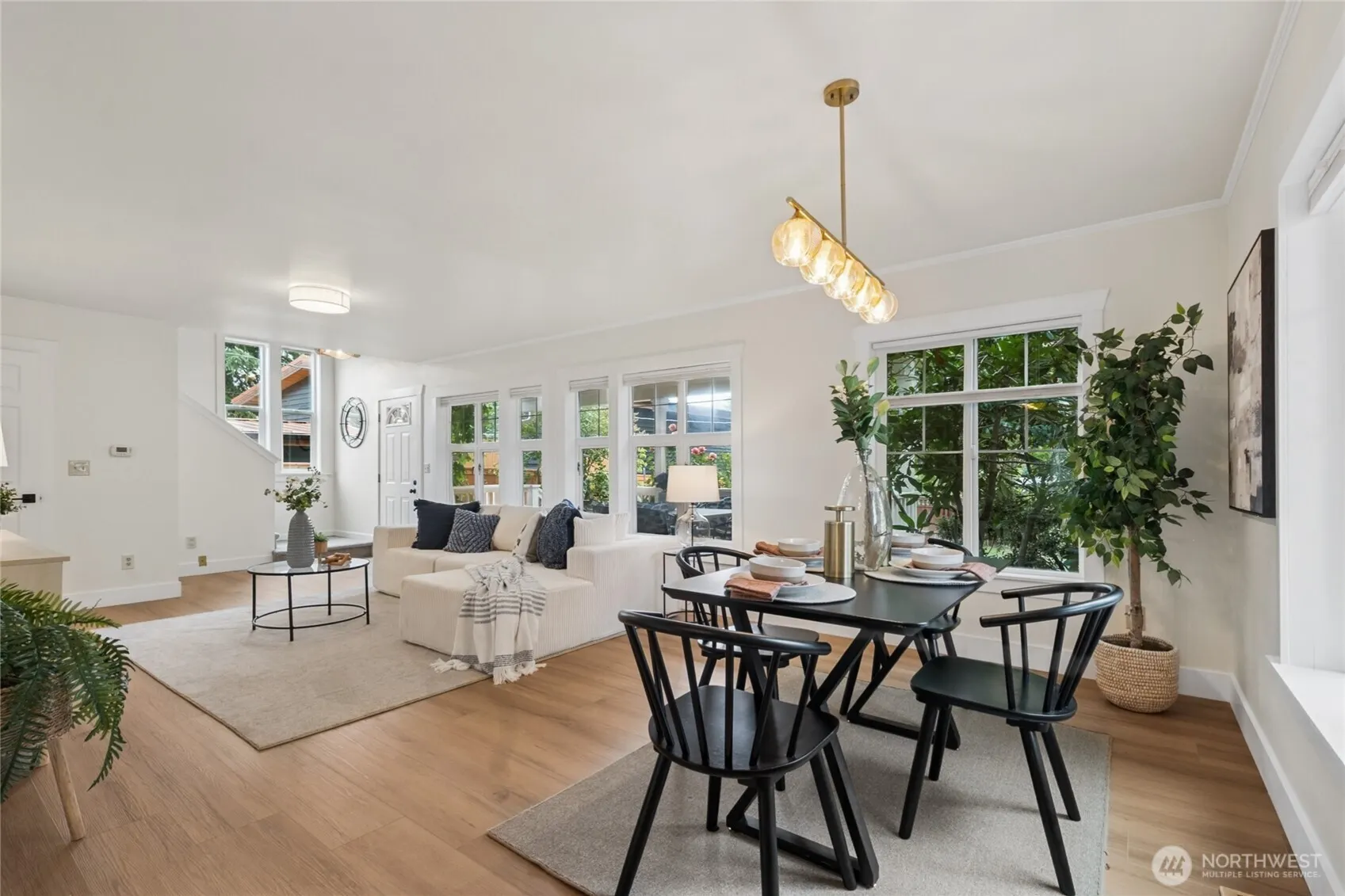 5136 S Frontenac Street , Seattle, WA 98118