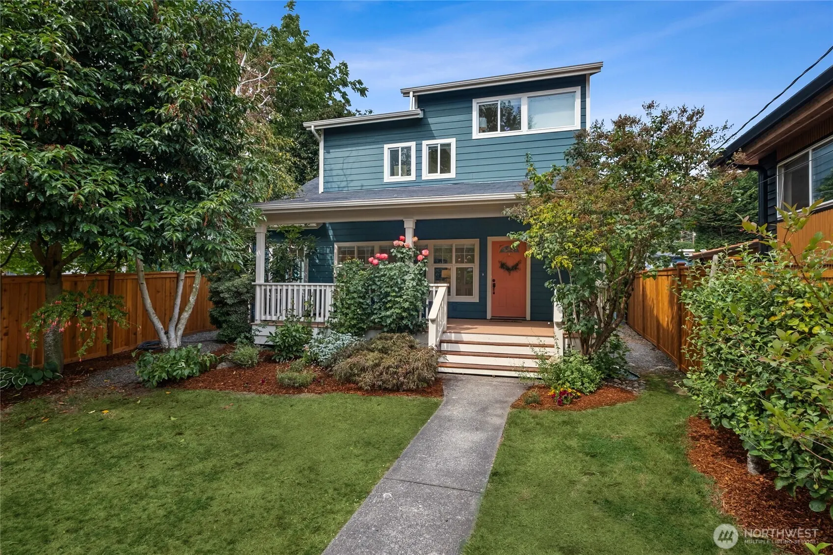 5136 S Frontenac Street , Seattle, WA 98118