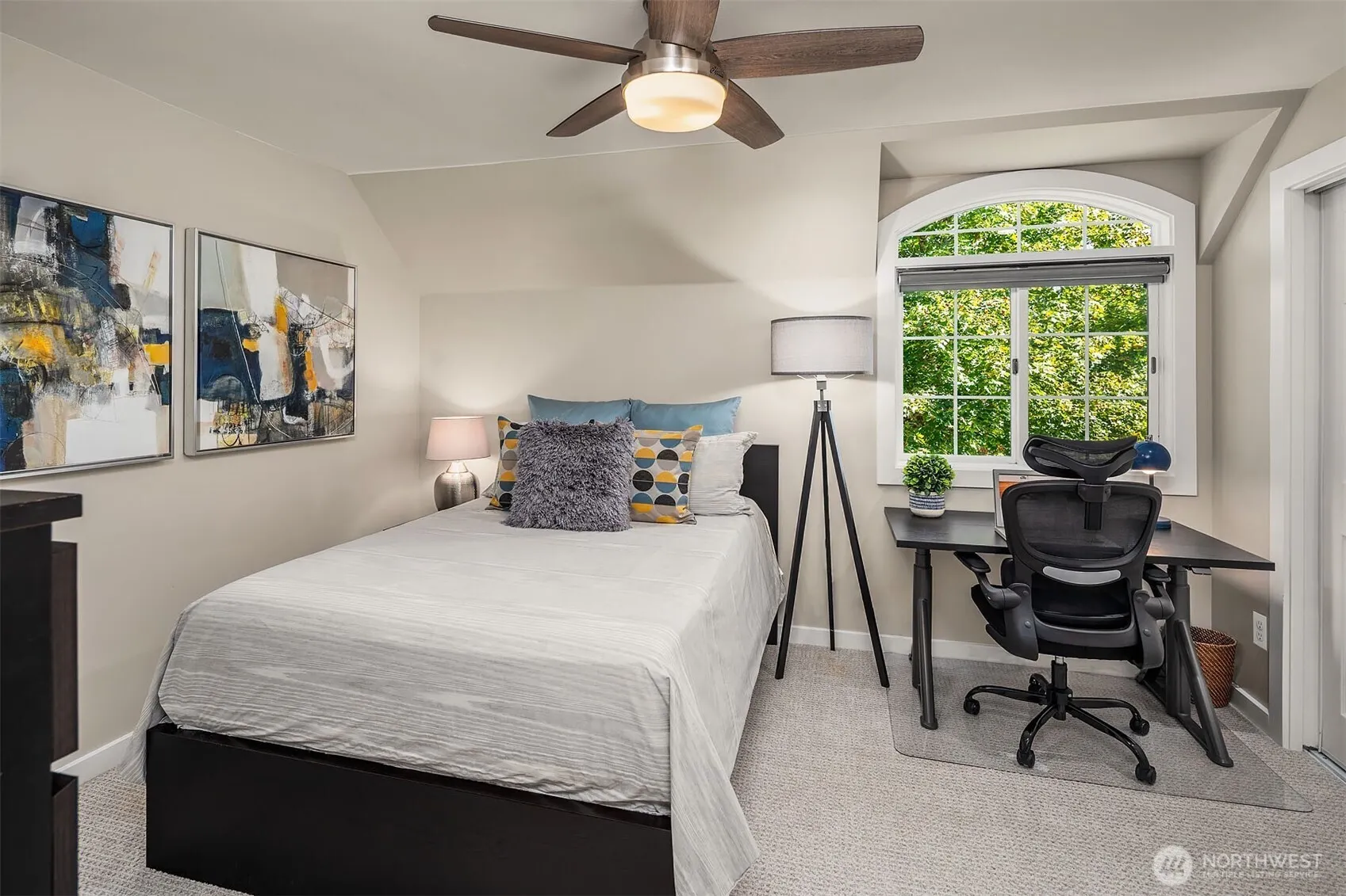17058 SE 47th Court , Bellevue, WA 98006