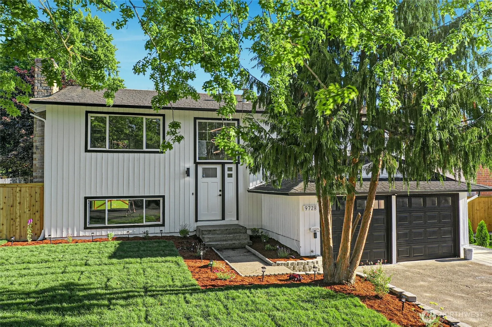 9728 S 239th Place , Kent, WA 98031