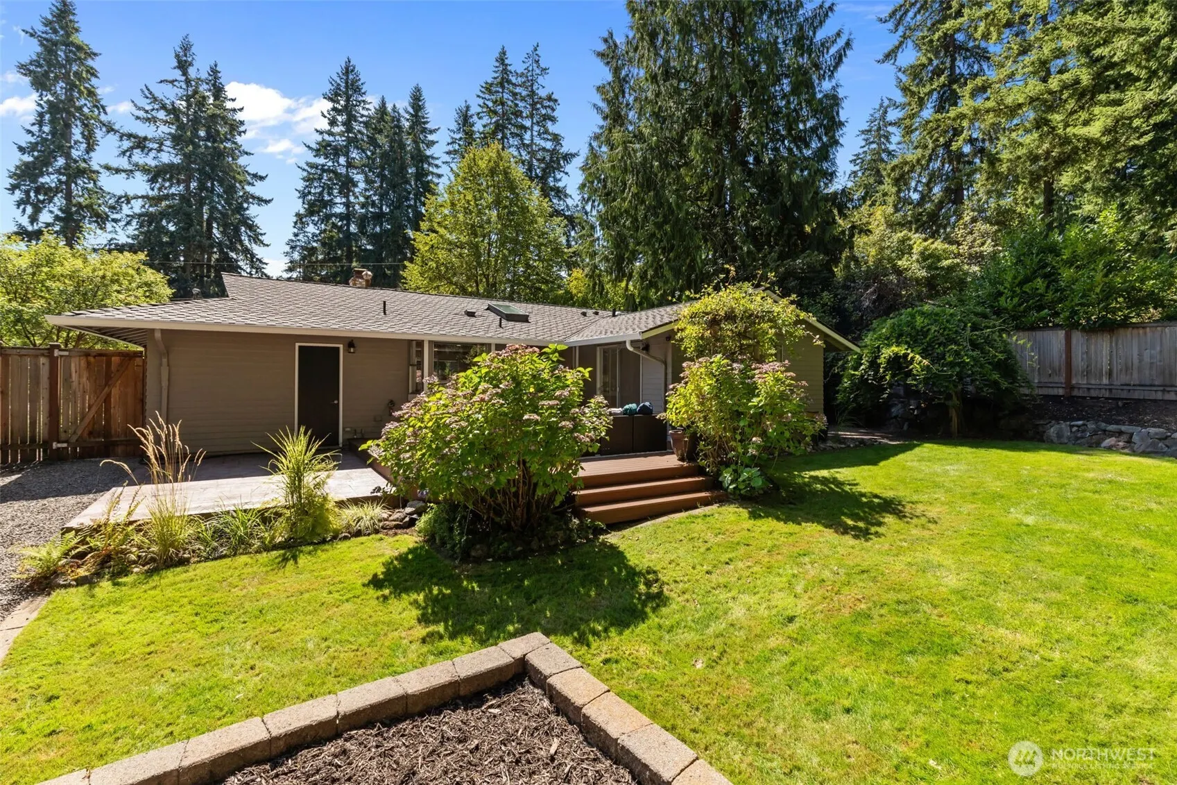 13786 NE 75th Place , Redmond, WA 98052
