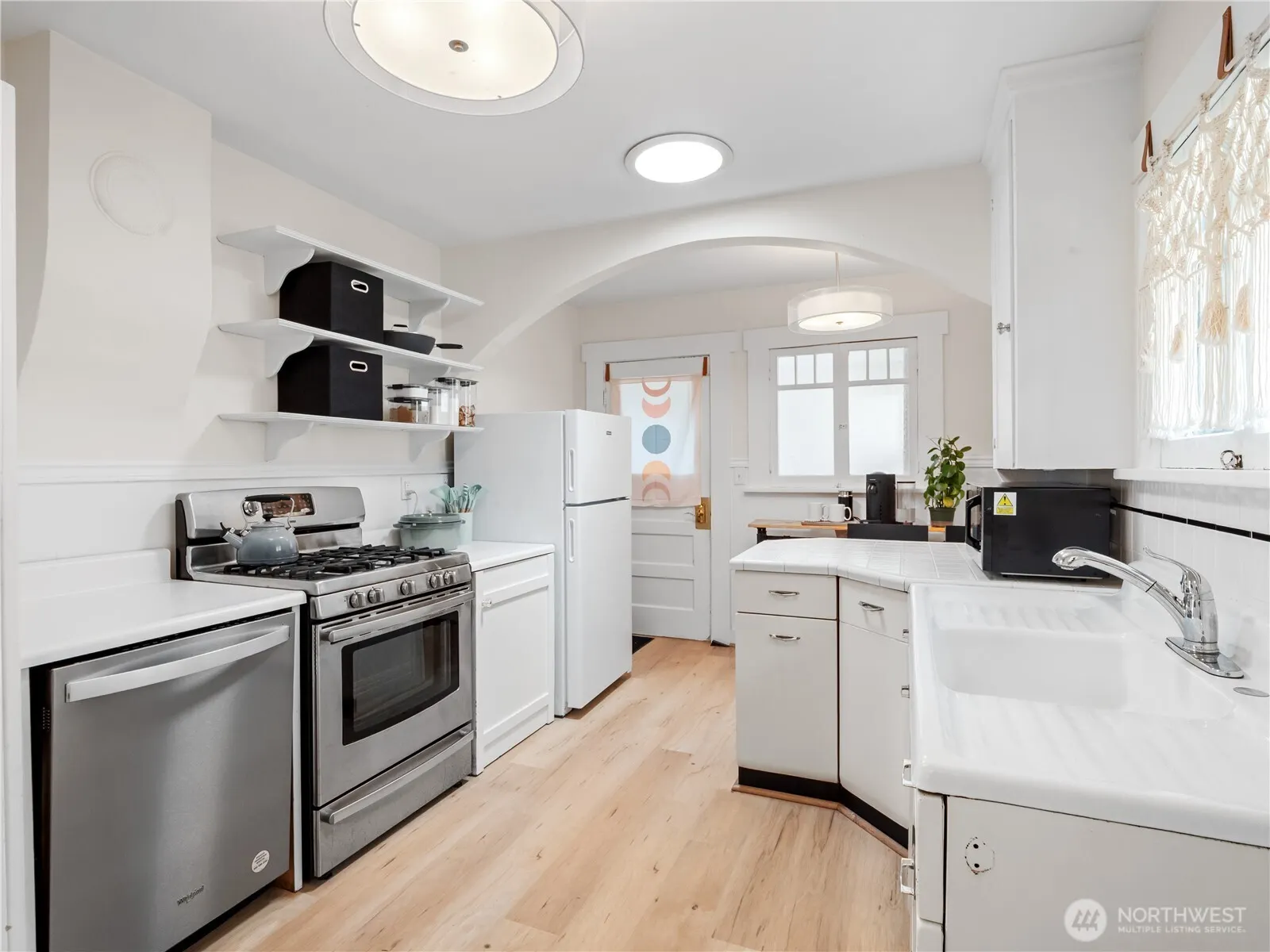 9701 Roosevelt Way NE, Seattle, WA 98115