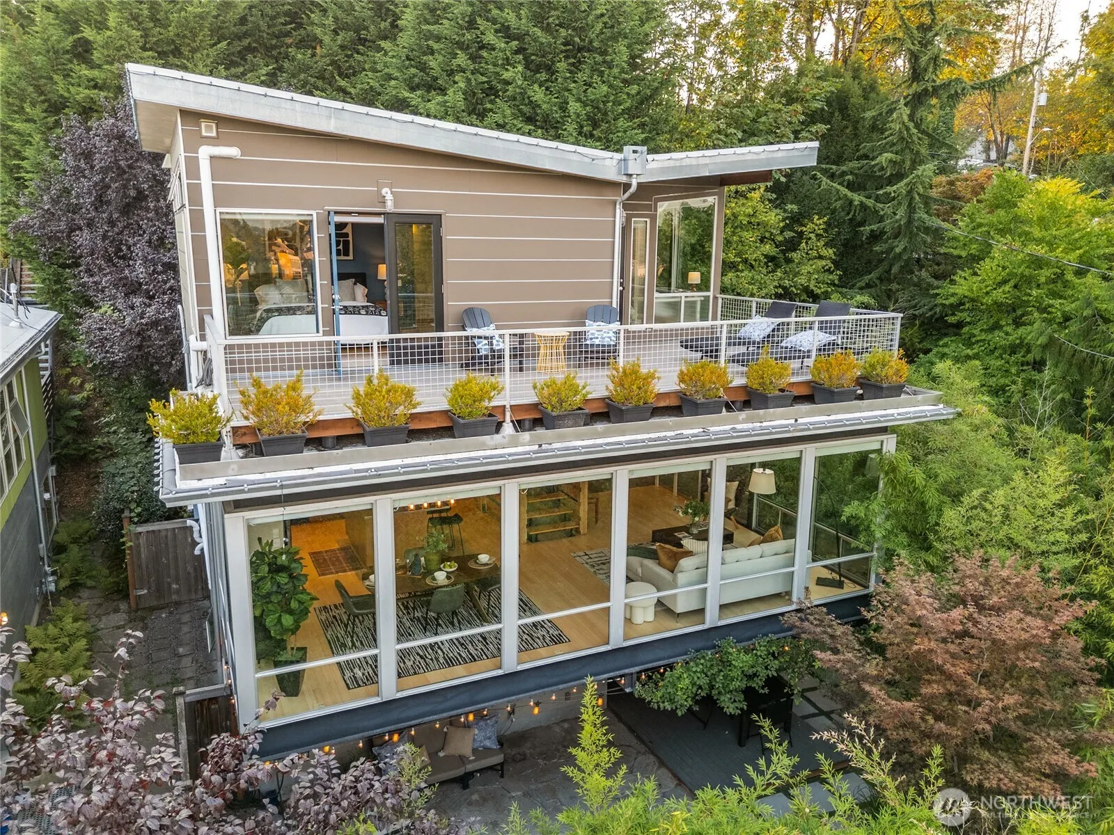 4050 34th Avenue S, Seattle, WA 98118